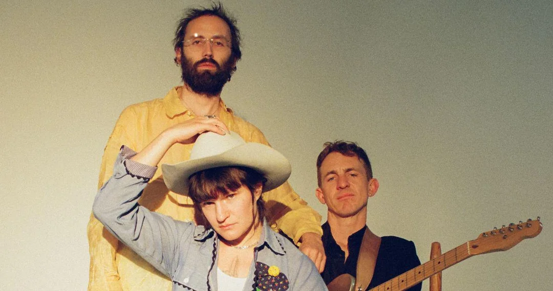 big-thief-i-dont-want-to-be-in-a-band-just-about-aesthetics-v0-cqjaLLZHv7TNMfuhuJt165UShaW1Jp-xoNT6kVt02I0